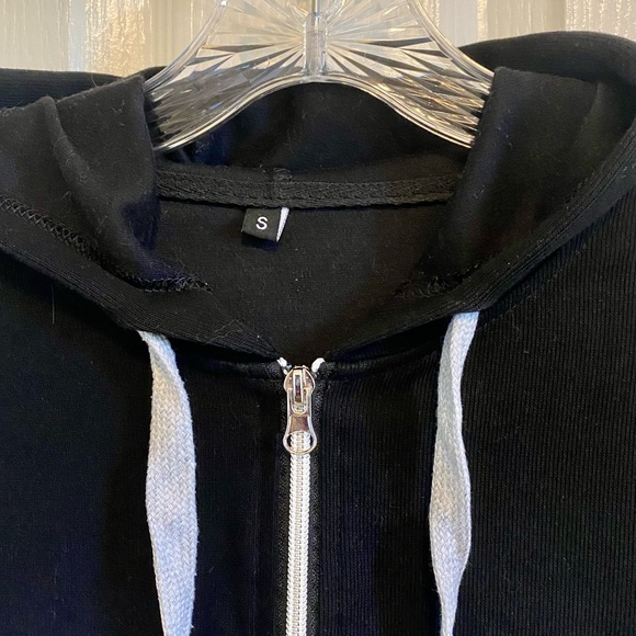 Women’s black and gray color block zip-front hoodie, sz SM, CUTE!🖤🐼 - Picture 3 of 7